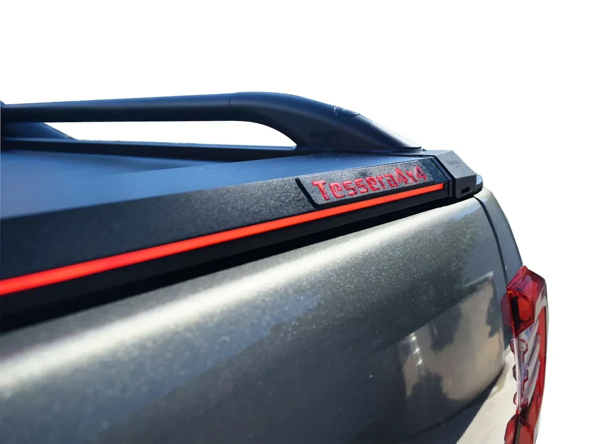 Купить Ролет для Toyota Hilux 2015-2025 с OEM дугами Tessera SE